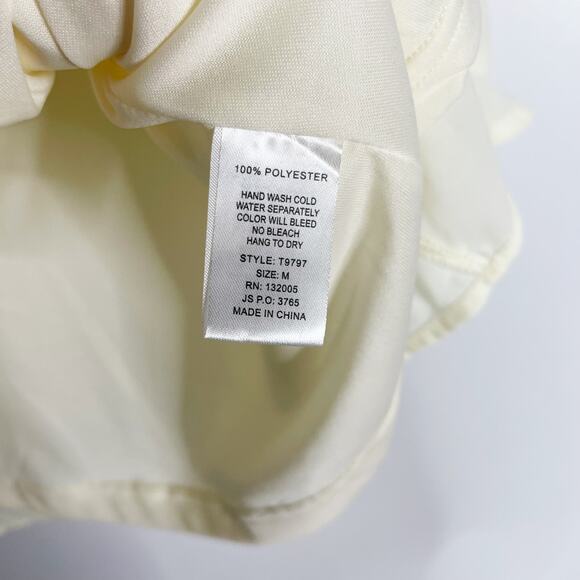 New Entro Medium M Cream Win You Over Blouse Top Ruffle VNeck Short Sleeve - Picture 8 of 8